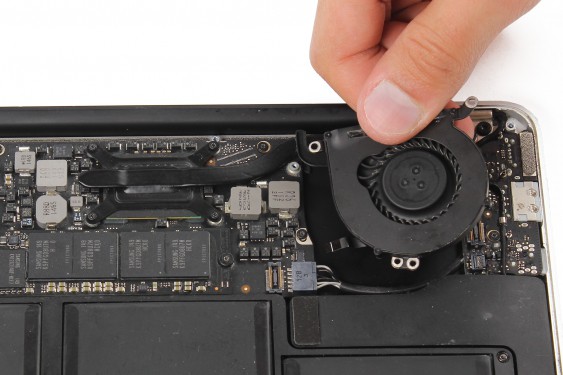 Guide photos remplacement ecran complet Macbook Air 13" mi-2011 EMC2469 (A1369) (Etape 9 - image 2)