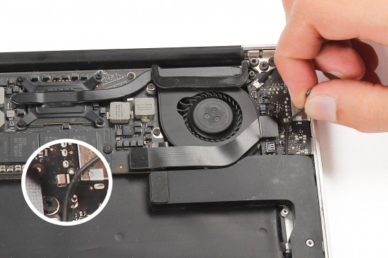 Guide photos remplacement haut-parleur gauche Macbook Air 13" mi-2011 EMC2469 (A1369) (Etape 9 - image 2)