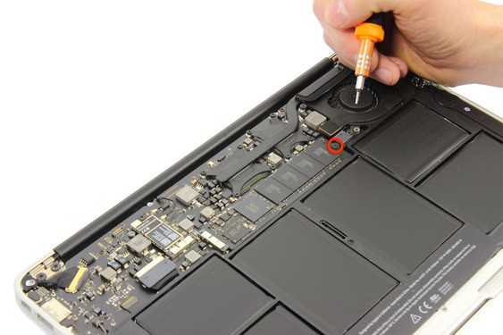Guide photos remplacement clavier MacBook Air 11" Fin 2010 (EMC 2393) (Etape 4 - image 1)