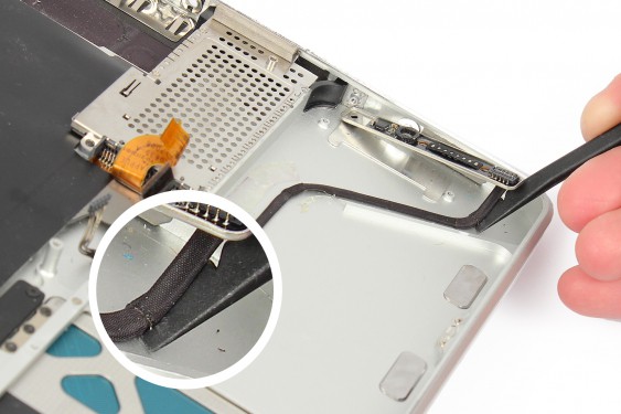 Guide photos remplacement indicateur de niveau de batterie MacBook Pro 15" Fin 2008 - Début 2009 (Modèle A1286 - EMC 2255) (Etape 40 - image 2)