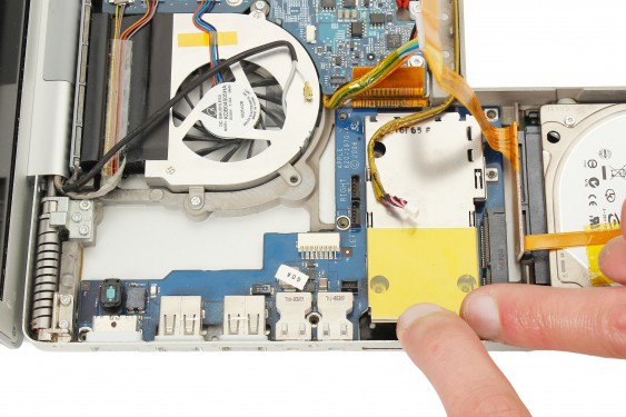 Guide photos remplacement ventilateur gauche Macbook Pro 17"  Modèles A1151, A1212, 1229 & A1261 (Etape 38 - image 1)