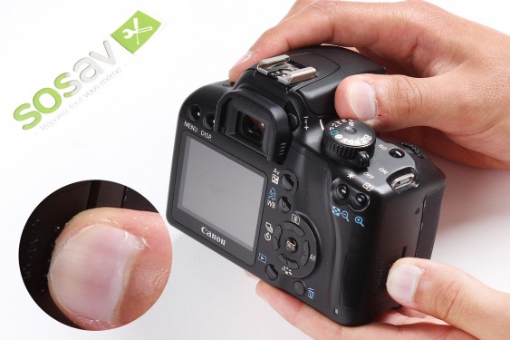 Guide photos remplacement carte sd Canon EOS 1000D / Rebel XS / Kiss F (Etape 2 - image 1)