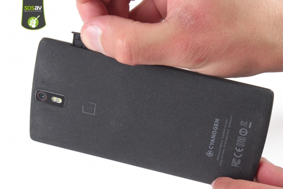 Guide photos remplacement connecteur de charge OnePlus One (Etape 2 - image 2)