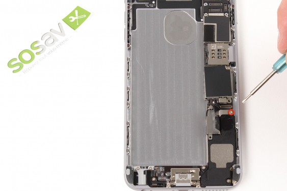 Guide photos remplacement prise jack + connecteur lightning + antenne gsm + microphone iPhone 6 Plus (Etape 15 - image 1)