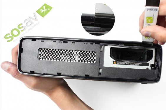 Guide photos remplacement panneau inférieur Xbox 360 S (Etape 6 - image 3)