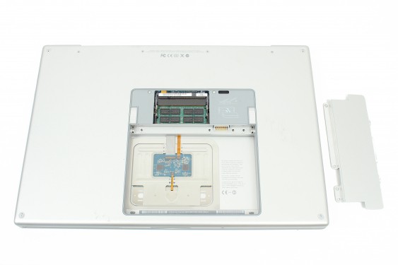 Guide photos remplacement lecteur optique (superdrive) Macbook Pro 17"  Modèles A1151, A1212, 1229 & A1261 (Etape 7 - image 1)