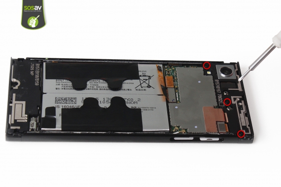 Guide photos remplacement bloc antennes supérieures / vitre caméra arrière Xperia XA1 (Etape 7 - image 1)
