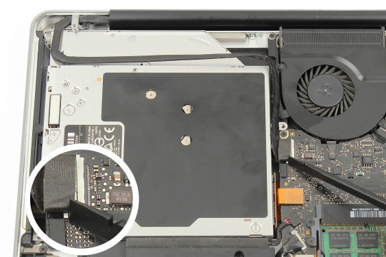 Guide photos remplacement haut-parleur droit MacBook Pro 15" Fin 2008 - Début 2009 (Modèle A1286 - EMC 2255) (Etape 12 - image 1)