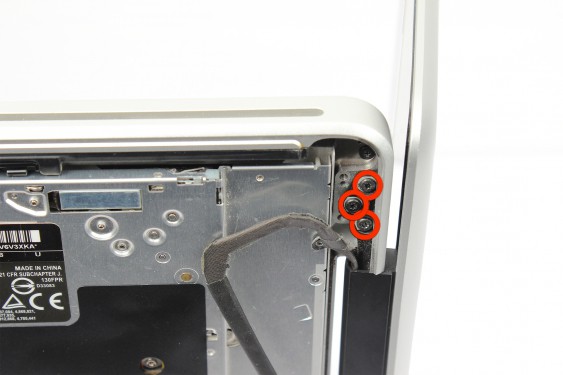 Guide photos remplacement antenne wifi MacBook Pro 15" Fin 2008 - Début 2009 (Modèle A1286 - EMC 2255) (Etape 15 - image 1)