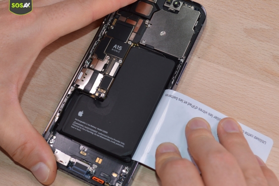 Guide photos remplacement batterie iPhone 13 Pro (Etape 8 - image 4)