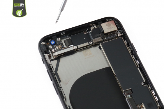 Guide photos remplacement haut-parleur externe & antenne gsm iPhone SE (2nde Generation) (Etape 17 - image 1)