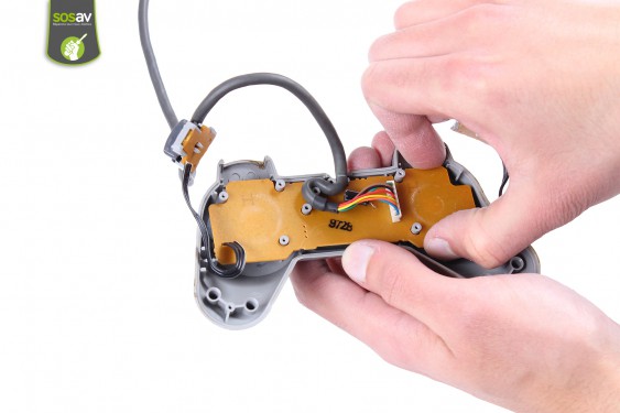 Guide photos remplacement boutons r1 et r2 Manette Playstation 1 (Non dualshock) (Etape 4 - image 1)