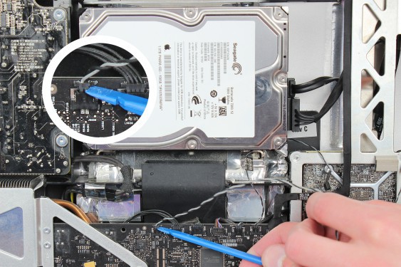 Guide photos remplacement sonde de température du disque dur iMac 27" fin 2009 (EMC 2309 et 2374) (Etape 17 - image 1)