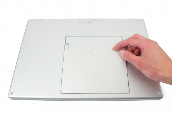 Guide photos remplacement carte wifi airport Macbook Pro 17"  Modèles A1151, A1212, 1229 & A1261 (Etape 3 - image 1)