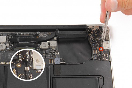Guide photos remplacement ecran complet Macbook Air 13" mi-2011 EMC2469 (A1369) (Etape 11 - image 1)