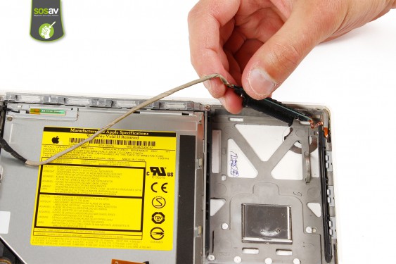 Guide photos remplacement connecteur d'alimentation et de données du disque dur Macbook Core 2 Duo (A1181 / EMC2200) (Etape 16 - image 1)