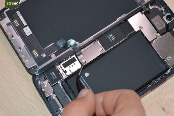 Guide photos remplacement connecteur de charge iPhone 13 (Etape 4 - image 2)