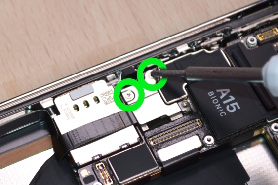 Guide photos remplacement connecteur de charge iPhone 13 Pro Max (Etape 10 - image 1)