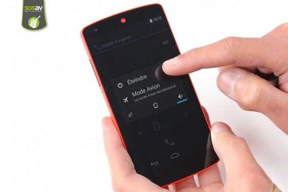 Guide photos remplacement coque arrière Nexus 5 (Etape 1 - image 2)