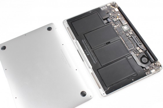 Guide photos remplacement batterie Macbook Air 13" mi-2011 EMC2469 (A1369) (Etape 2 - image 4)