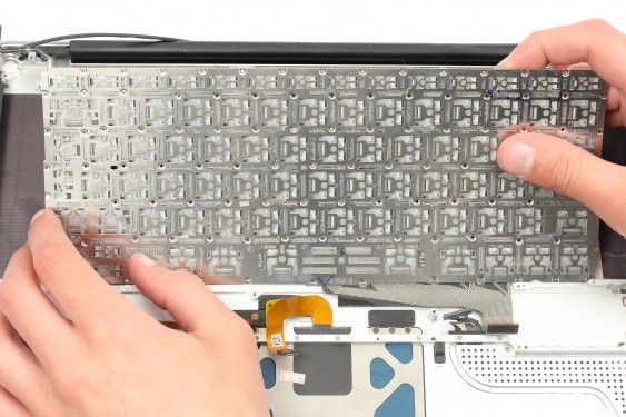 Guide photos remplacement clavier MacBook Pro 15" Fin 2008 - Début 2009 (Modèle A1286 - EMC 2255) (Etape 42 - image 2)