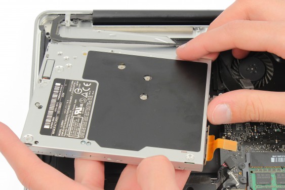 Guide photos remplacement lecteur superdrive (lecteur/graveur dvd) MacBook Pro 15" Fin 2008 - Début 2009 (Modèle A1286 - EMC 2255) (Etape 14 - image 3)
