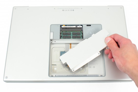 Guide photos remplacement capteur de température du radiateur principal Macbook Pro 17"  Modèles A1151, A1212, 1229 & A1261 (Etape 6 - image 4)
