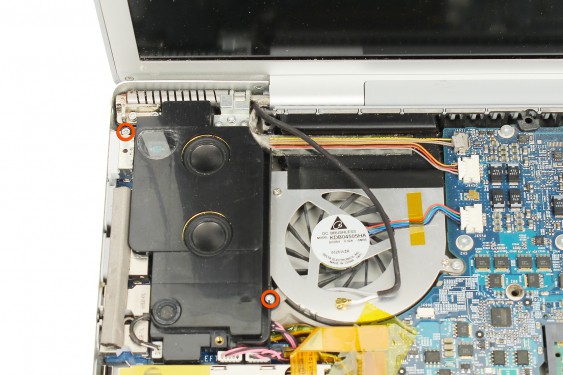 Guide photos remplacement ventilateur gauche Macbook Pro 17"  Modèles A1151, A1212, 1229 & A1261 (Etape 23 - image 1)