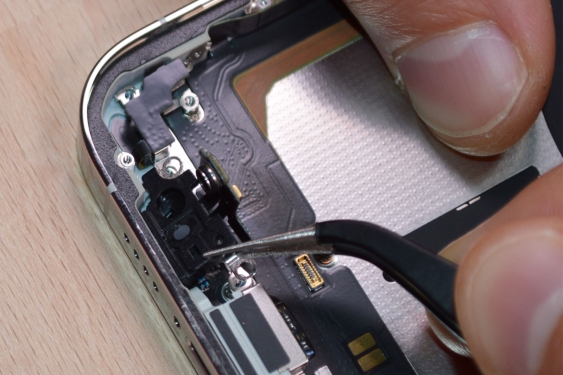 Guide photos remplacement connecteur de charge iPhone 13 Pro Max (Etape 14 - image 4)