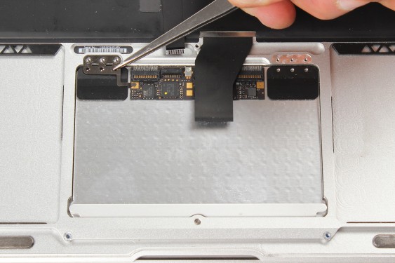 Guide photos remplacement trackpad Macbook Air 13" mi-2011 EMC2469 (A1369) (Etape 13 - image 1)
