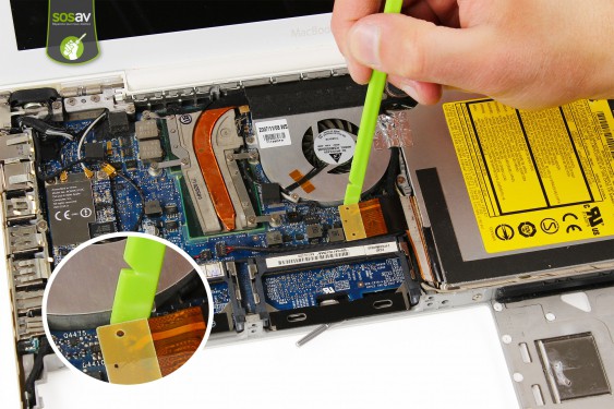 Guide photos remplacement connecteur d'alimentation et de données du disque dur Macbook Core 2 Duo (A1181 / EMC2200) (Etape 10 - image 1)