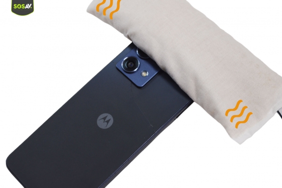 Guide photos remplacement connecteur de charge Moto G84 (Etape 2 - image 1)