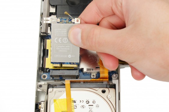 Guide photos remplacement capteur de température du radiateur principal Macbook Pro 17"  Modèles A1151, A1212, 1229 & A1261 (Etape 25 - image 2)