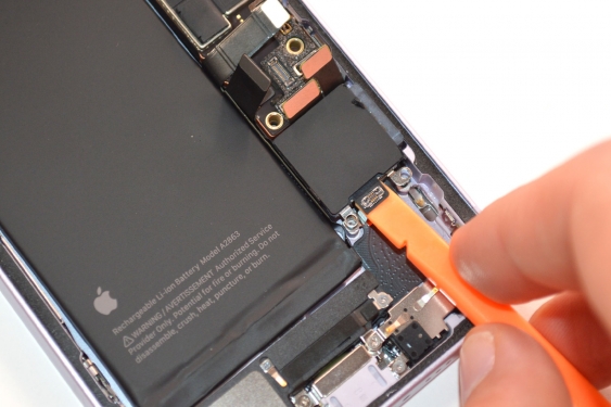 Guide photos remplacement connecteur de charge iPhone 14 (Etape 7 - image 3)