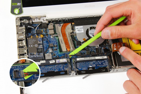Guide photos remplacement connecteur d'alimentation et de données du disque dur Macbook Core 2 Duo (A1181 / EMC2200) (Etape 12 - image 2)