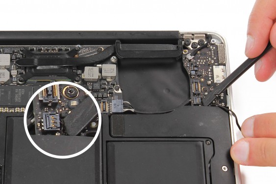 Guide photos remplacement ecran complet Macbook Air 13" mi-2011 EMC2469 (A1369) (Etape 12 - image 1)