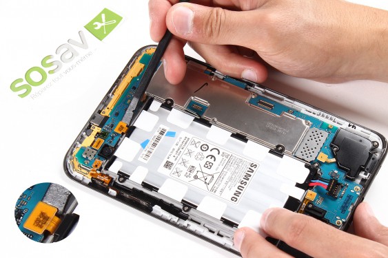 Guide photos remplacement nappe de liaison de l'écran lcd Samsung Galaxy Tab 2 7" (Etape 11 - image 1)