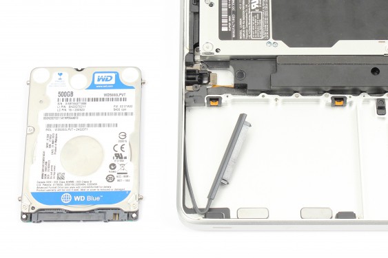 Guide photos remplacement câble de données et alimentation disque dur MacBook Pro 15" Fin 2008 - Début 2009 (Modèle A1286 - EMC 2255) (Etape 11 - image 4)