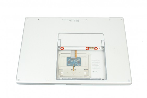 Guide photos remplacement capteur de température du châssis Macbook Pro 17"  Modèles A1151, A1212, 1229 & A1261 (Etape 5 - image 1)