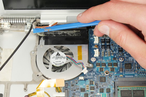 Guide photos remplacement ventilateur gauche Macbook Pro 17"  Modèles A1151, A1212, 1229 & A1261 (Etape 44 - image 3)