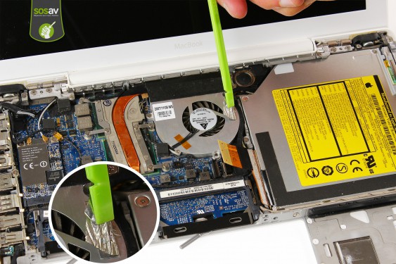 Guide photos remplacement connecteur d'alimentation et de données du disque dur Macbook Core 2 Duo (A1181 / EMC2200) (Etape 10 - image 4)