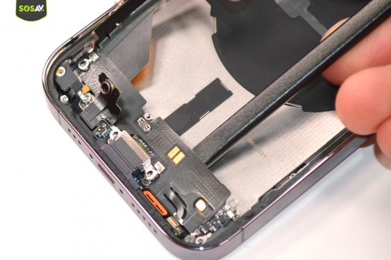Guide photos remplacement connecteur de charge iPhone 14 Pro / 14 Pro Max (Etape 15 - image 5)
