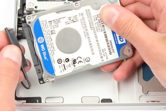 Guide photos remplacement câble de données et alimentation disque dur MacBook Pro 15" Fin 2008 - Début 2009 (Modèle A1286 - EMC 2255) (Etape 11 - image 3)