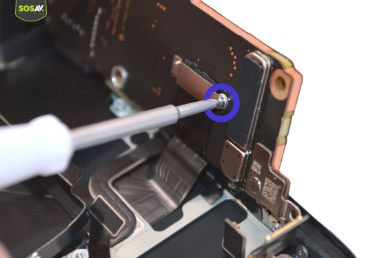 Guide photos remplacement connecteur de charge iPhone 15 Pro (Etape 17 - image 4)