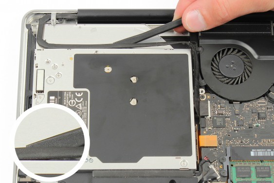 Guide photos remplacement lecteur superdrive (lecteur/graveur dvd) MacBook Pro 15" Fin 2008 - Début 2009 (Modèle A1286 - EMC 2255) (Etape 11 - image 2)