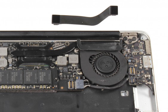 Guide photos remplacement carte mère Macbook Air 13" mi-2011 EMC2469 (A1369) (Etape 10 - image 3)