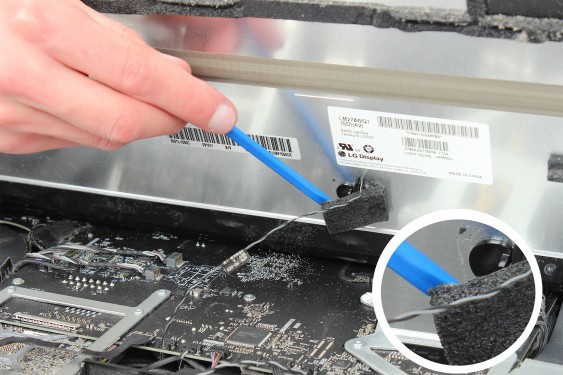 Guide photos remplacement câble de liaison de la carte wifi (carte airport) iMac 27" fin 2009 (EMC 2309 et 2374) (Etape 11 - image 2)