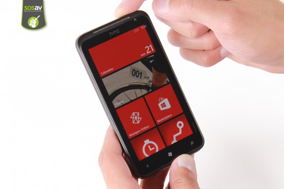 Guide photos remplacement lecteur carte sim HTC Titan (Etape 1 - image 1)