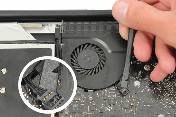 Guide photos remplacement ventilateur gauche MacBook Pro 15" Fin 2008 - Début 2009 (Modèle A1286 - EMC 2255) (Etape 11 - image 2)
