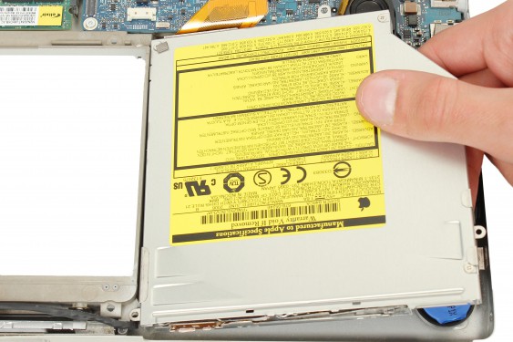 Guide photos remplacement capteur de température du radiateur principal Macbook Pro 17"  Modèles A1151, A1212, 1229 & A1261 (Etape 55 - image 2)
